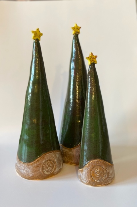 Ceramiczne choinki z gwiazdką – ręcznie robione