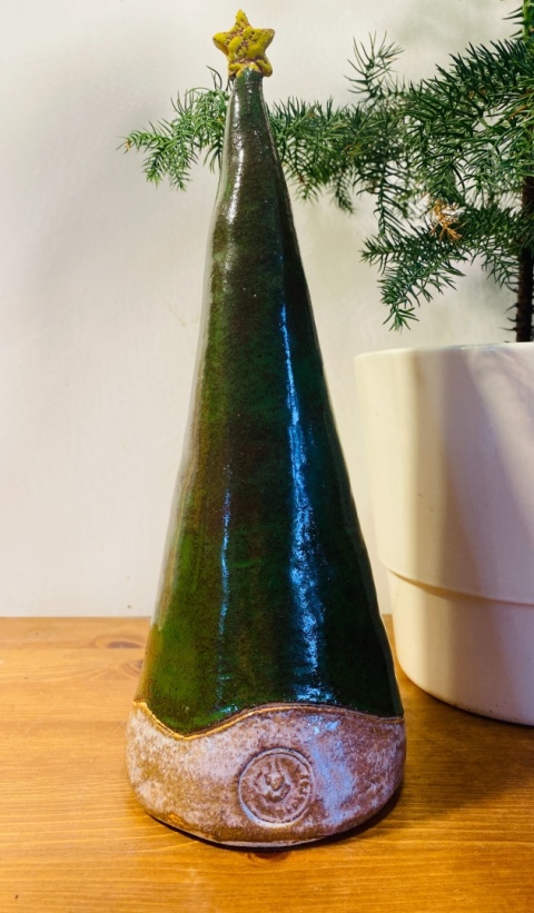 Ceramiczne choinki z gwiazdką – ręcznie robione