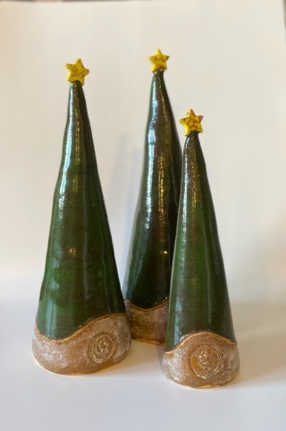 Ceramiczne choinki z gwiazdką – ręcznie robione