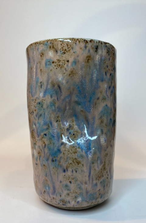 Kubek ceramiczny „śnieżny marmur” z akcentami błękitu