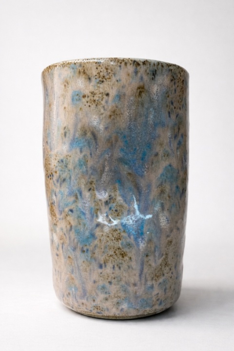 Kubek ceramiczny „śnieżny marmur” z akcentami błękitu