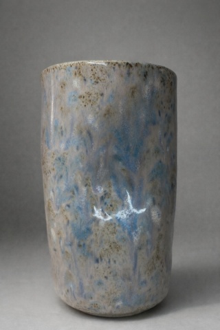 Kubek ceramiczny „śnieżny marmur” z akcentami błękitu